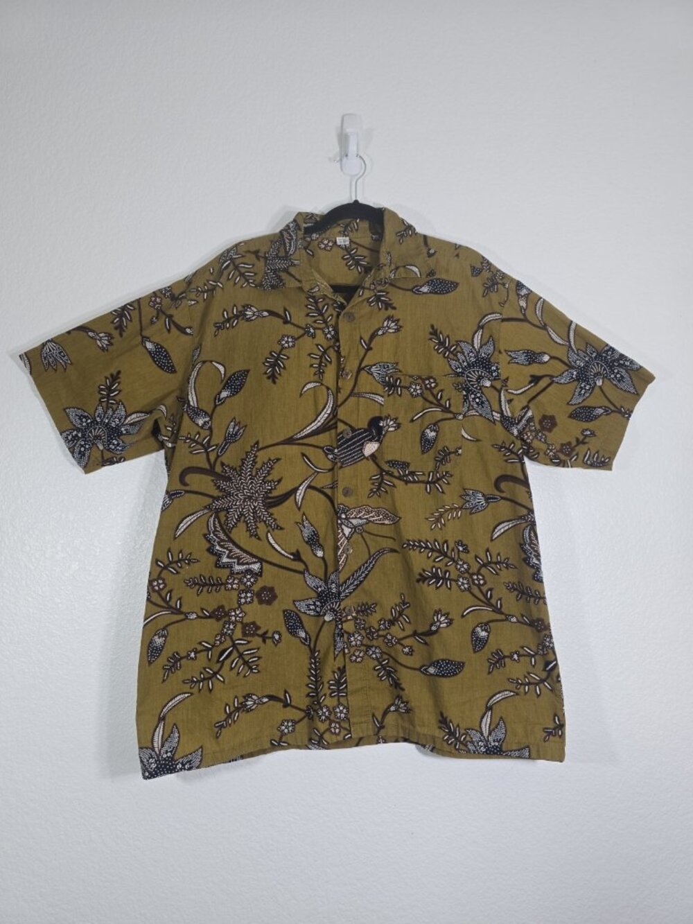 World Market Button Down Shirt Men XL Floral Green Cotton Bohemian Resortwear